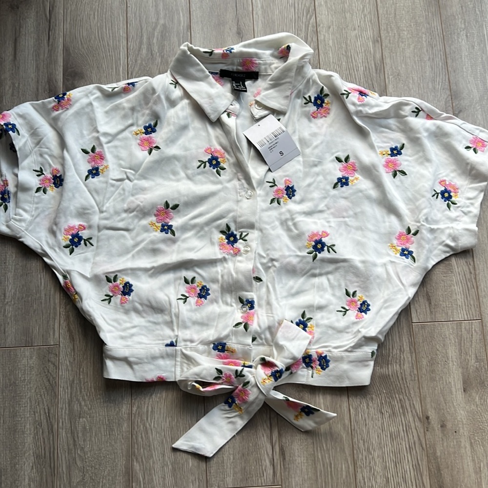 NWT White Cropped Tie Front Top Sz small - Picture 3 of 4